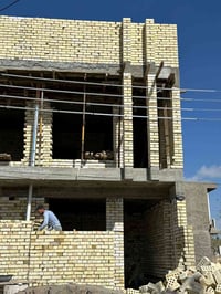 ياللة سلام عليكم بيت 70متر واجة 4و25سنمتر ونزال 16طابقين طابق الاول صا...