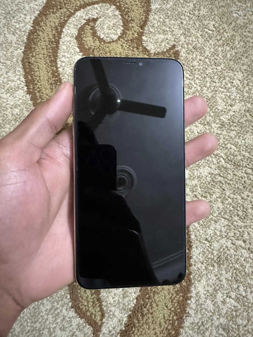 ايفون x max مبدل بطاريه فقط لتعلي وتنصي واكفه 
ذاكره 512 كارتونه الجهاز موجوده سعر 200 الف قفل 
عنوان كربلاء الحر هـ***********
