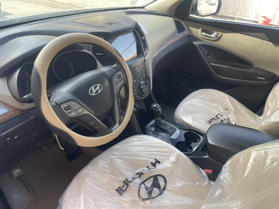 السلام عليكم سنتافي للبيع فول 2015 خليجي فول 7راكب تلث قطع تبريد بانرامه مصبوغه قطع ابيعلك حزام بيها ضربه جاملغ امامي جهت الصدر مكينه 4 سلندر مكانها الكوت السياره بسمي رقم نكليزي سعرها 130 وبيها مجال قليل تفاصيل أكثر اتصل 
‭٠٧٧١ ٤٧١ ١٤٦٨‬
***********
