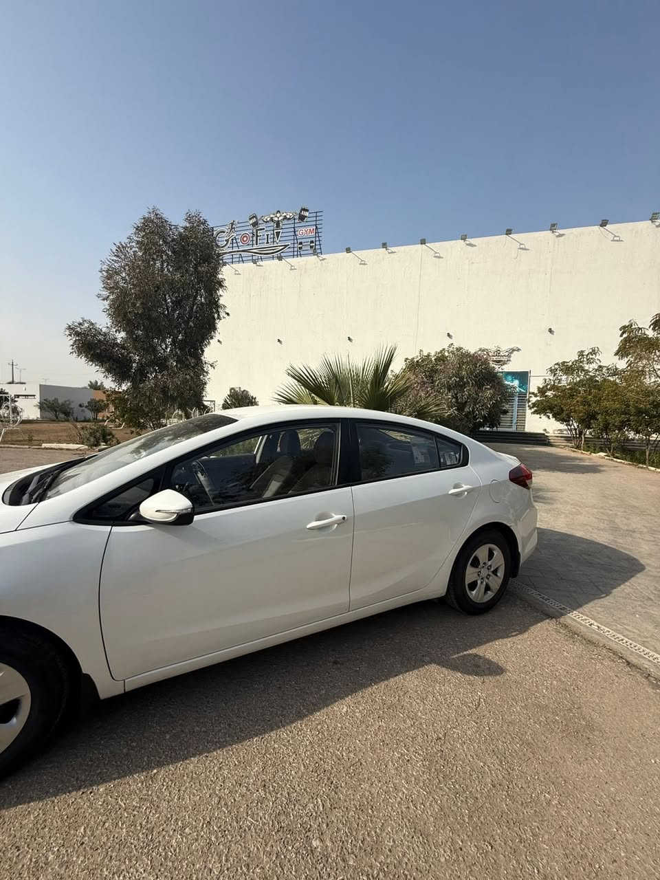 للبيع سيراتو2017 خليجي ماشيه 90 الف ***********
