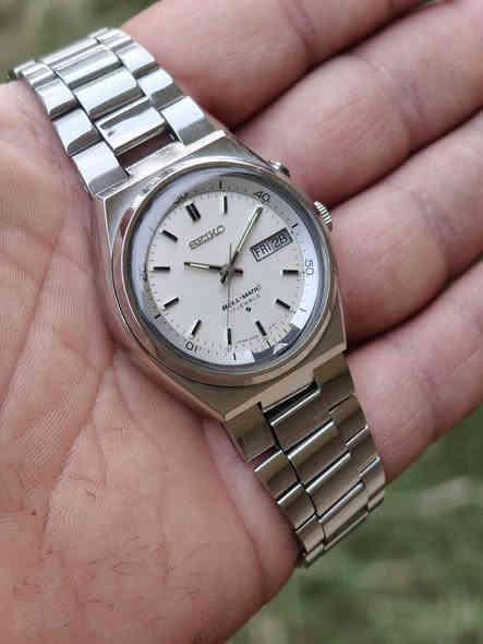 Seiko Bell-Matic .
سيكو بيل ماتك نوادر .
جرس إنتاج الستينات .
القطر 38 .
 نظافة ممتازة جداً جداً .
اساسي بالكامل . 

السعر ...  325 ألف 
للحجز و الإستفسار على الخاص او ***********
