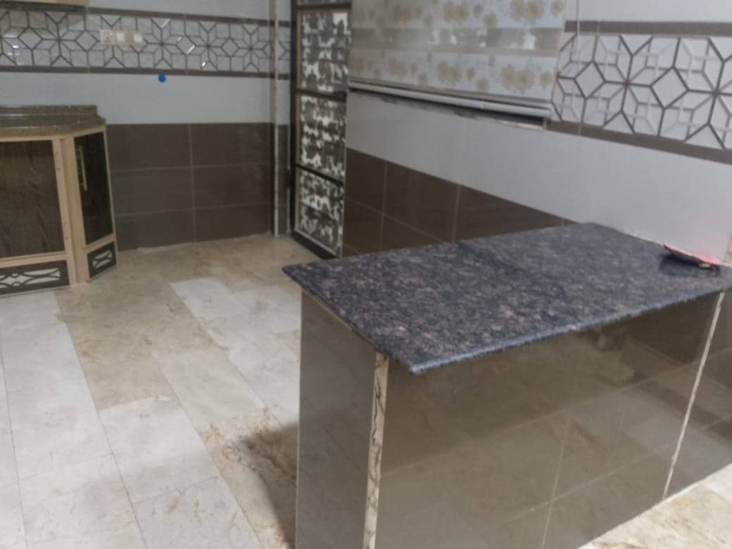 سلام عليكم للبيع او ايجار 
بيت 200 متر طابق واحد بناء حديث 
العنوان دور النفط حي الاساتذة 
للاستفسار ***********
