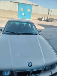 السيارة BMW موديل 1992  سيارة جاهزة وشغاله نضافة الكشر ممتاز  كير عادي...