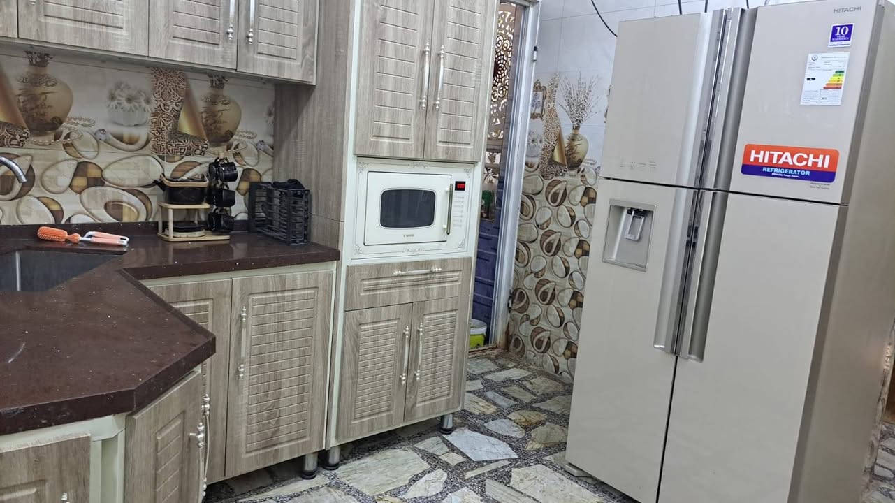 السلام عليكم بيت للبيع 100/متر طابق ونص
في حي النداء منطقة 59195 على ساحه 
طابو صرف السعر 95ولي مجال اي ستفسار راسلني او انتصل ***********
