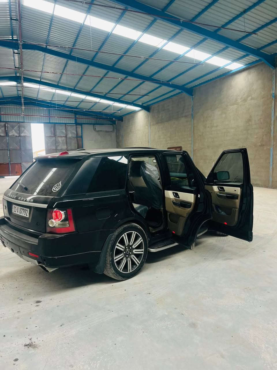 رانج روفر لبيع أو لمراوس 2009محدث 2013شاد له دبل ولوي انسه شي اسمه جك ودوخته
رقم بغداد نكليزي مشروع وطني هزه جديده تحويل ثاني يوم 

الموصفات فووول 

فتحه سقف سلايت 

مكينه 8Vبدون سوبر HSEالمرغوب 

داخلي عسلي اسود 

شاشه عرض تفاصيل لسياره 

كشنات جلد كهرباء ⚡️ 

حساسات امامي خلفي 

مري كلاب ويه لبك 

هاند بيرك بصمه 

منضومه زنون دامينمك 

سستم صوت 

ثلاجه 

تبريد قطع تين 

تحكم ستيرن 

السياره ورد خليج صبغ بيه بس دعاميات ل امامي ول خلفي 

وباب واحد وره 

مكان السياره البصره 

السعر 115 وبيه مجال 

***********
