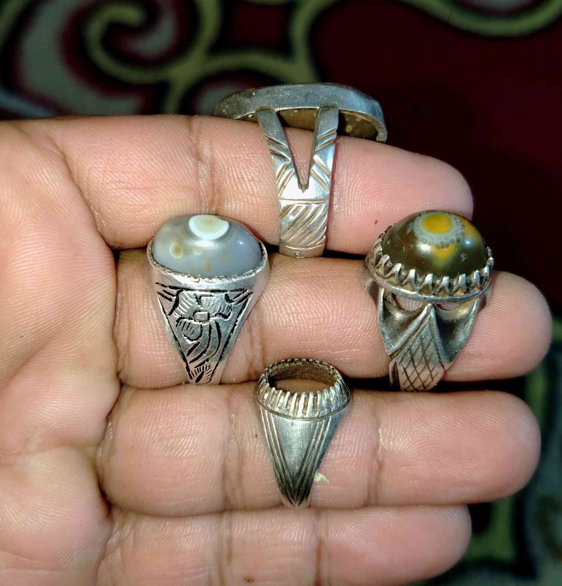 يالله
4 خواتم قديم واحد دودي خشن احمر معطف وثنين سليماني قديمات صياغه وسط مع قالب صغير 4 غرام شلع اب 160 الف


**إذا كنت صاحب هذا الإعلان وتريد حذفه لأي سبب، رجاءا أرسل رسالة إلى الدعم الفني**