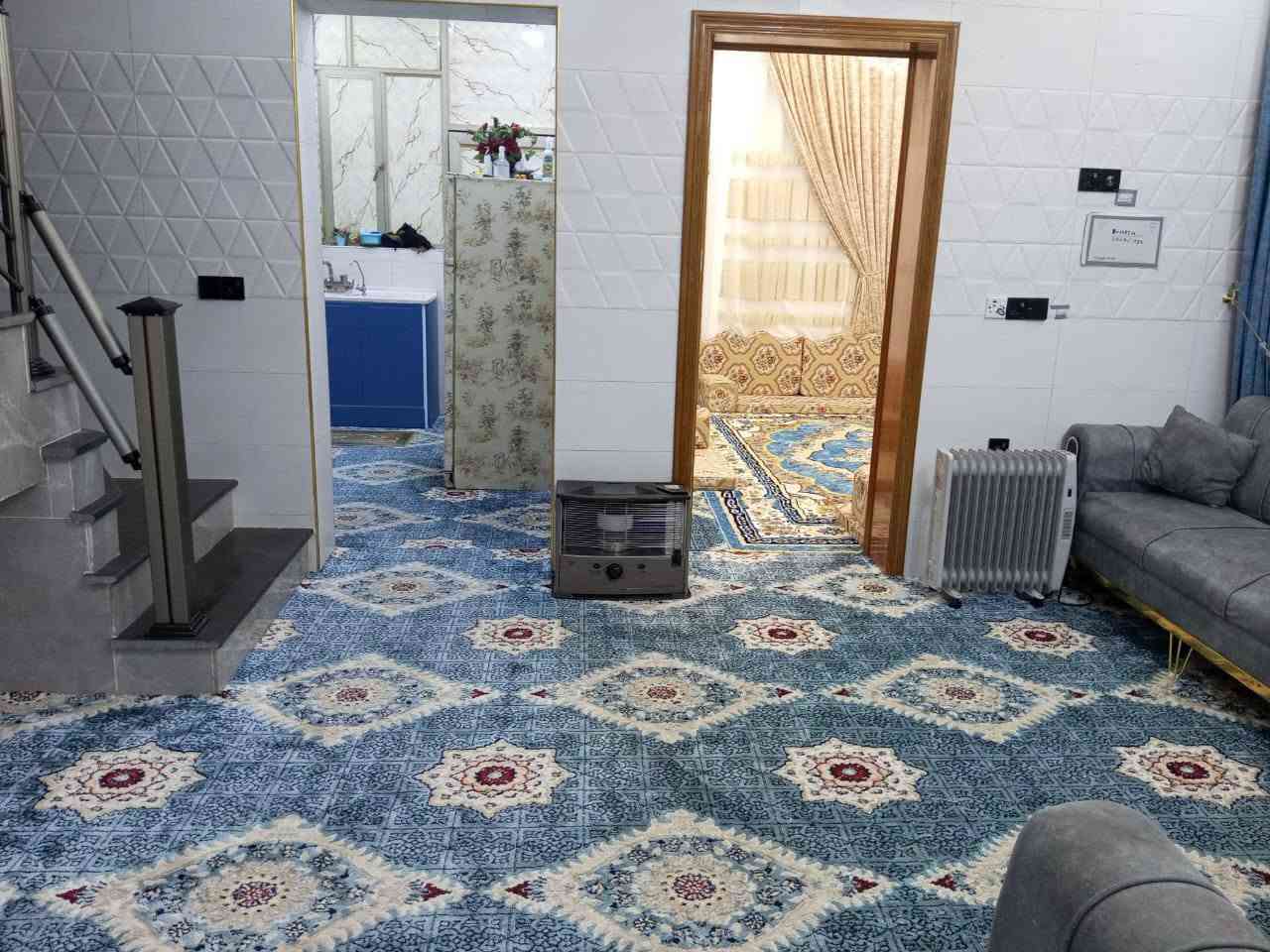 السلام عليكم دار للبيع المساحه 100متر طابق واحدالبيت جديد وبناء جديد كافت الخدمات البوبيات خلف شركه الكرار مقابيل تيل 78  الاستفسار  ***********
