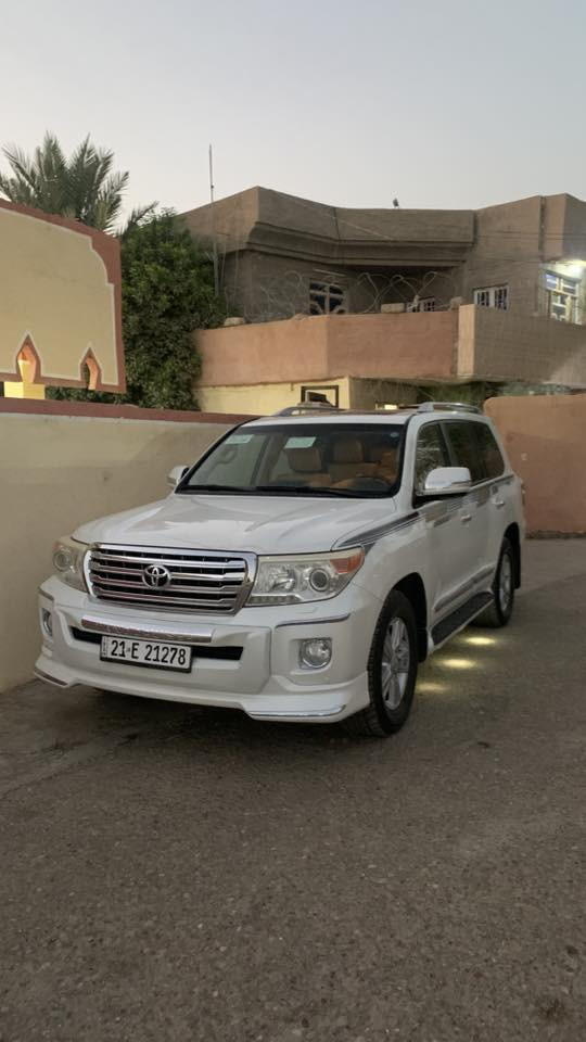 السلام عليكم ورحمه الله
لاندكروز ٢٠١٤ بريمي اصل ماشيه ١٨٥ الف سياره كلش جديده وكل ادامتها بالشركه ودهن كله تيوتا اصلي بيها مكانين بارد صغار والباقي كله مكفول السياره كلش ناصبه مو من ذني التعبانات بالشارع على ايدي متطلع 

مواصفات:
فول مواصفات 1/1
حساس أمامي
حساس خلفي
بصمة تشغيل
بصمة أبواب
فتحة سقف
كشنات جلد أصلي
كشن كهرباء ثلاث حركات
محرك 6 سلندر
تشغيل عن بُعد
8 إيرباغ
زراكات لايت
مرايا شفط وقالب
مثبت سرعة
سبعة راكب
ثلاث قطع تبريد
تحكمات ستيرن كاملة
مطفاية حريق
وباقي المواصفات معروفة
سعر السيارة 400 ورقة.
بيها مجال مكاني بسيط.مكاني بغداد حي الجهاد 
***********
