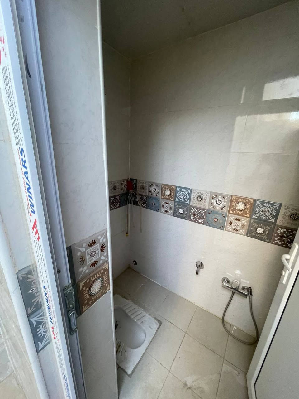 دار للايجار في حي الوفاء ١٠٠متر طابقين درجه اولى يحتوي على ثلاث غرف نوم للاستفسار الاتصال على الرقم *********** او مراجعة مكتب الگرعاوي
