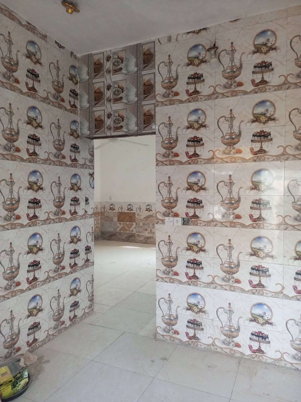 دار للبيع مساحة 100متربنا بلوك سكف صب مسلح خلف جامعت افريحه يحتوي على ستقبال صالة غرفة نوم واحدة 

مطبخ وصحيات قريب علا حولي أبو مهدي المهندس سعر25 رقم ***********
