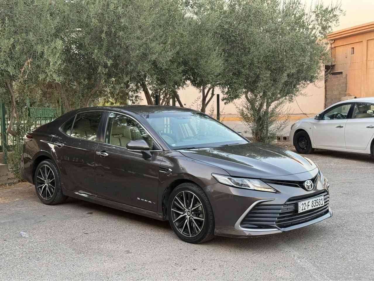 تويوتا كامري ٢٠٢٣ خليجي ياباني اصل 
مكينه ٤ سلندر ٢.٥ تنفس طبيعي 
مكفولة من الصبغ   
السيارة جديدة كلش 
الون برونزي مميز
المواصفات السيارة LE المعروف
داخل كريمي المرغوب يجي بس بالكامري خليجية 
مقاعد جلد ، لايتات امامي عدسات  Led ابيض ، و Led نهاري ، كامرة خلفية و حساسات , ويل 18 من احلى طراز وتصميم  
السيارة ماشية 48,000 km
***********
عنوان سيارة اربيل أربيل, العراق
