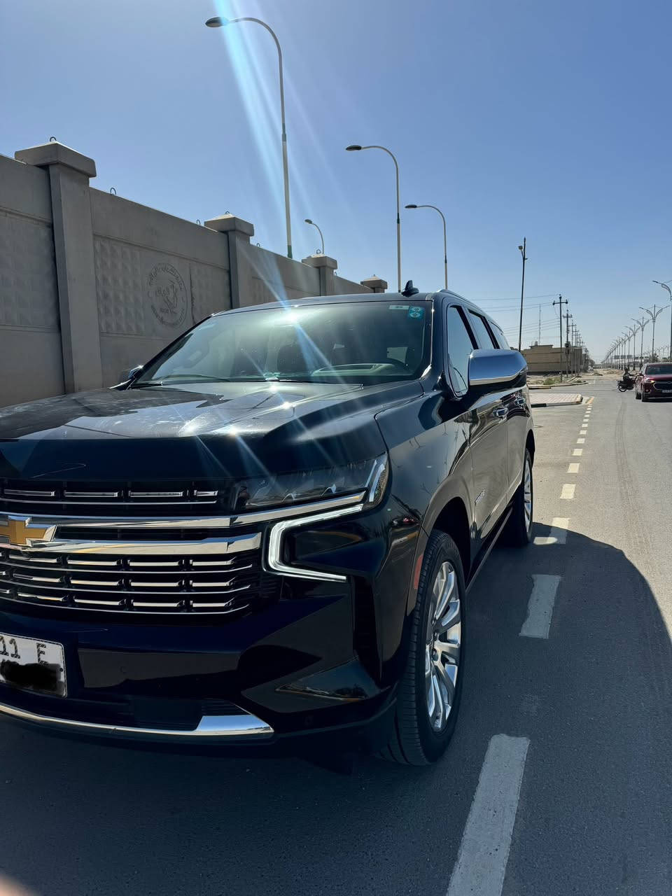 تاهو 2023 Premier
المواصفات الخارجية

 • سقف بانورامي
 • سقف أسود
 • مرايا جانبية كهربائية
 • صندوق كهربائي
 • صندوق بدون استخدام اليدين
 • كاميرا خلفية
 • كاميرا 360
 • كشافات ضباب
 • الضوء العالي التلقائي
 • المصابيح الأمامية LED
 • التشغيل عن بعد
 • جنط 4x4 دفع رباعي

الراحة والفخامة

 • تبريد المقاعد الأمامية
 • تدفئة المقاعد الأمامية
 • تبريد خلفي
 • تدفئة مقود القيادة
 • ذاكرة للمقاعد
 • تحكم أوتوماتيكي بدرجة الحرارة
 • مثبت سرعة
 • مثبت سرعة تكيفي
 • وضعيات قيادة
 • نظام تعليق هوائي

الشاشات والتقنيات

 • شاشة معلومات
 • Apple CarPlay
 • Android Auto
 • شاحن لاسلكي
 • نظام Bose الصوتي
 • عرض المعلومات على الزجاج الأمامي HUD
 • بصمة تشغيل
 • نظام بدء التشغيل الذكي

الأمان والسلامة

 • مراقبة النقطة العمياء
 • تحذير مغادرة المسار
 • تحذير الاصطدام الأمامي
 • نظام فرملة الطوارئ
 • رادار
 • مستشعرات وقوف
 • التحكم الإلكتروني بالثبات
 • مانع الانزلاق
 • التحكم على المنحدرات
 • 8 وسائد هوائية
 • مقعد تنبيه السلامة

المقاعد والمساحة

 • مقاعد الصف الثالث
 • مقاعد جلد فخمة
 • صندوق تبريد
السعر 55.000$ وبيه مجال 
 ***********
***********
***********
