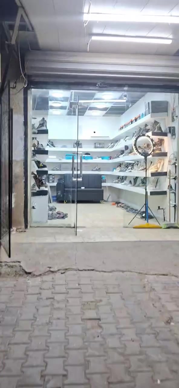 محل للبيع جاهز من كلشي عنوان بغداد شارع العريض المعالف
ابيع بضاعه وديكور او بس ديكور  ***********
