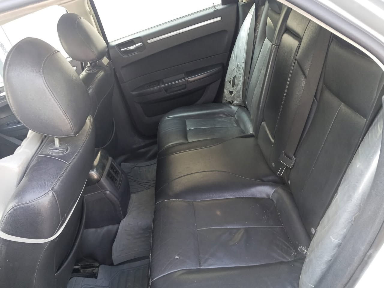 اوباما موديل 2010
رقم بصرة الجديد 
سيارة بسمي 
سنوية 2027
الون سلفري
حجم المحرك 3500
سيارة بدون ضربة 
حدادية تخم تاير 
السعر 125ورقة
الاتصال ***********
