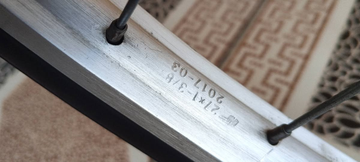 سلام عليكم بايسكل للبيع فول مكفول كير حساس شرط 
رايده 100الف قفل للستفسار*********** مكاني كركوك حي العسكري
