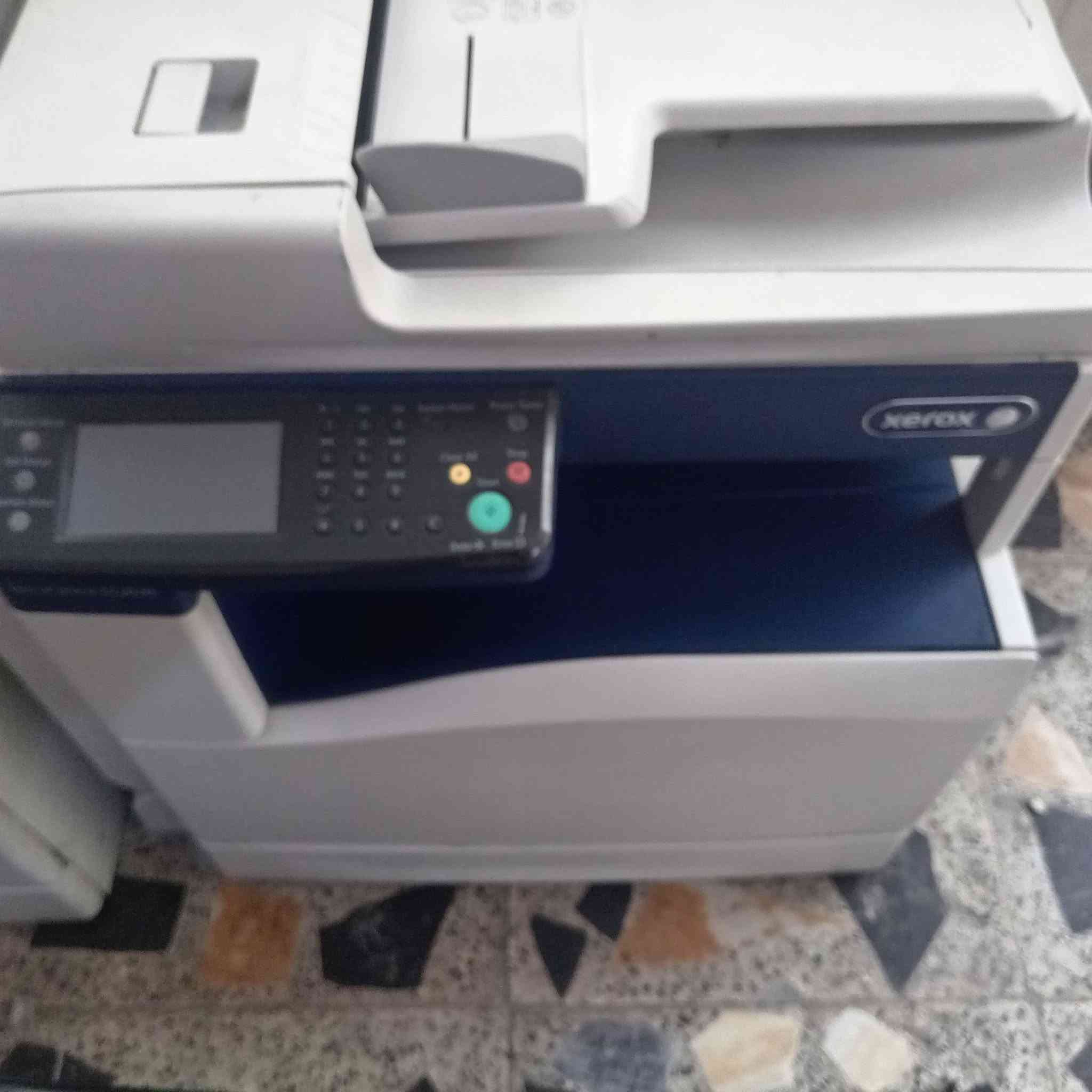 سلام عليكم طابعات ثنين كبار واحده صقيره نضيفات كلش صراحه ماعرف بيهن اني شتريتهن من روض ابيعن هل موجود هذا رقمي *********** بغداد مدينت الصدر قيم وخذ
