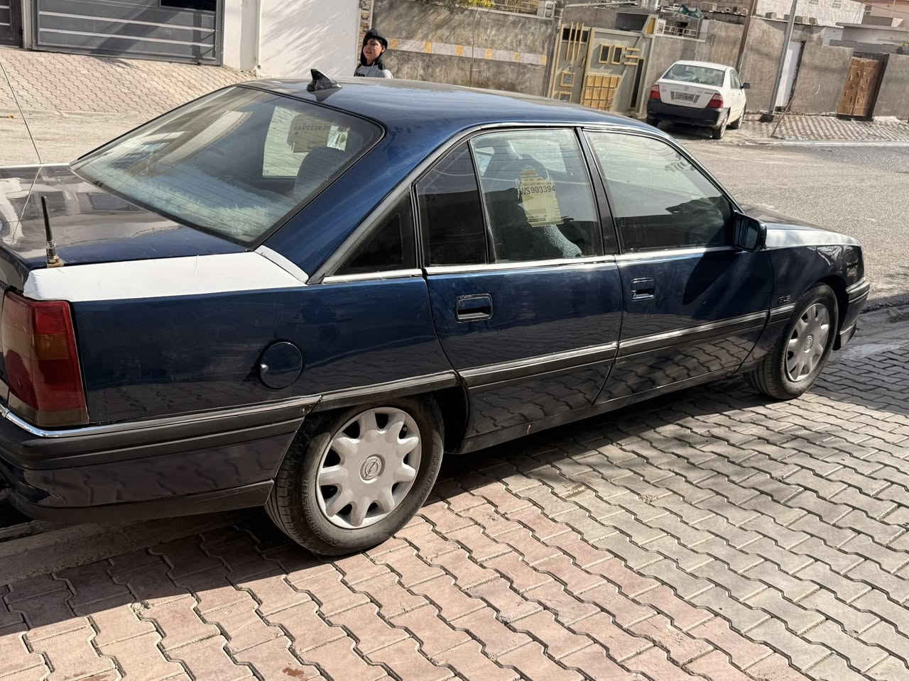 اوميكا موديل 1992 ياباني مشروع وطني رقم انكليزي دفتر بانزين تايرات جدد صدر جديد محرك او كير  بالشرط كهربائيات كله شغاله ضرر بس بيه طخه من كدام والباقي على على ابلادي السعر 35 وبي مجال 
***********
