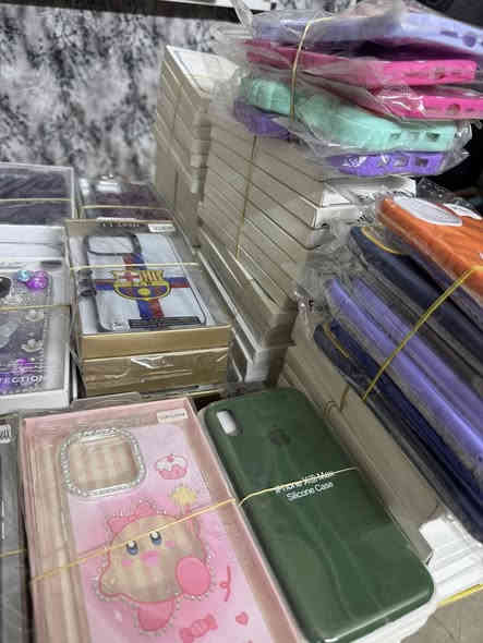 شلعه محل كفرات مشكل العدد ١٥٣ قطعه والموديلات كدامكم لا طبعه ولا واشكال قديمه كلهن مرغوبات بالسوك السعر من الأخير.      ٠٠٠، ٢٢٥  الف  ليريدهن خل يراسلني واتساب ***********
