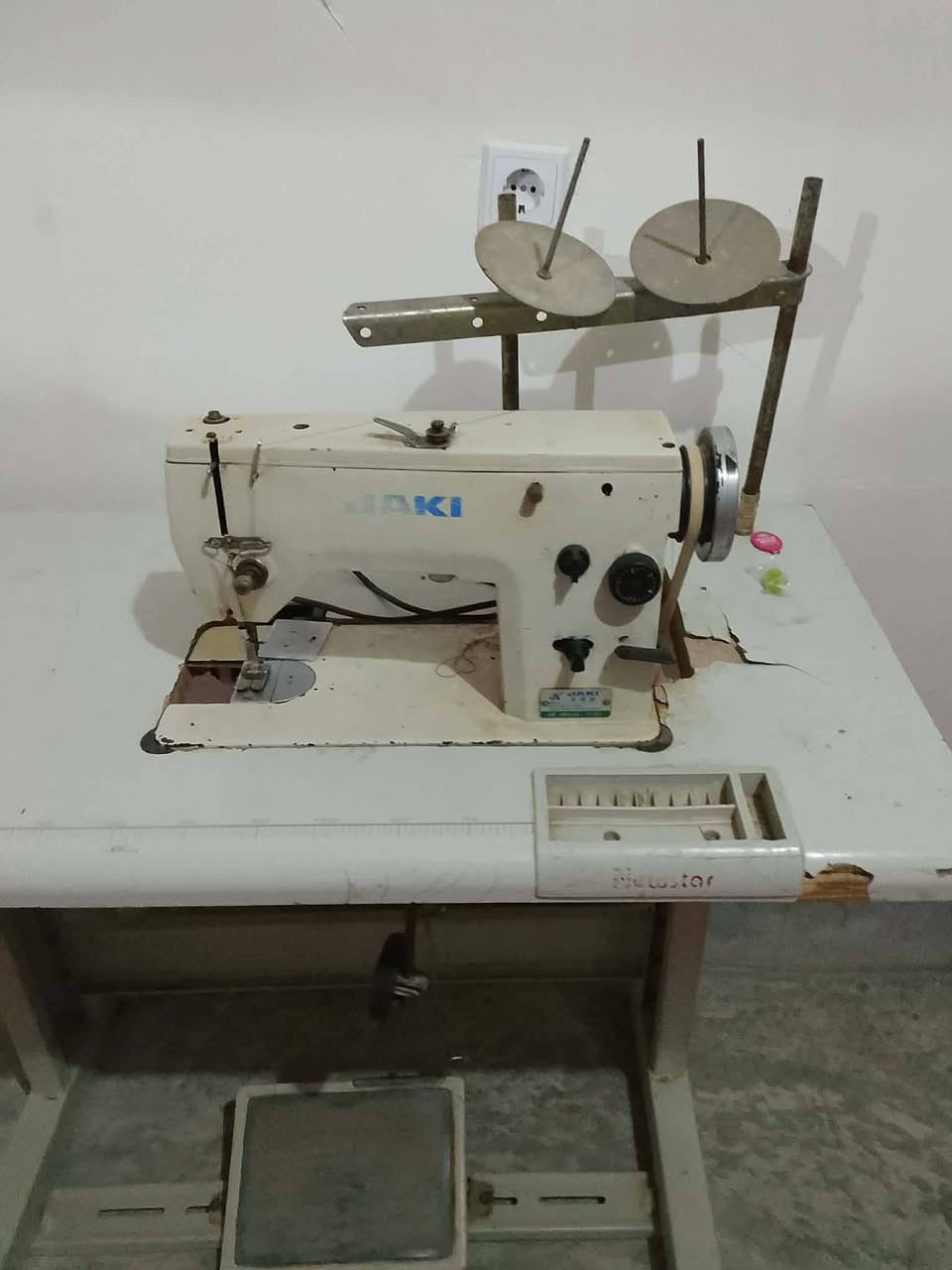 سلام عليكم !!بلي ستيشن 2 جديد للبيع السعر 40 وبي مجال ،!!#مكينت خياطه حيل نظيفه وشقاله للبيع السعر 150  للستفسار اتصل ***********
