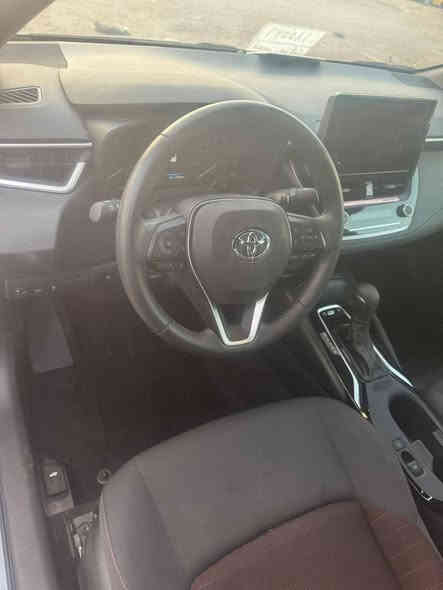 السلام عليكم للبيع فقط تويوتا كورلا هايبرد وارد أمريكي موديل 2024  فئه SE فول مواصفات عده الفتحه حادثها موضح بالصوره فقط بارد السياره بدون شواصي بدون لغد بدون صبغ ايرباك ستيرن السعر 170 دخول جديد بدون رقم للاستفسار *********** بي واتساب
