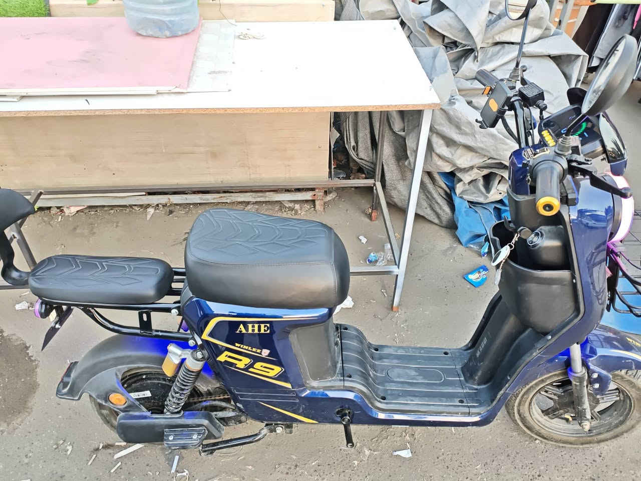 سلا عليكم دراجة شحن R9 نضيفة كلش كبالكم شوفو وأي ضرر ما بيه سعره 550وبيه مجال لشراية وهاذ رقمي *********** بي وتساب
