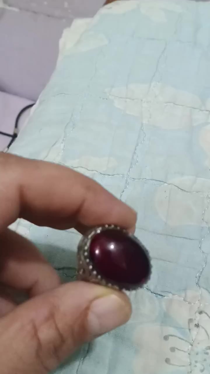 شباب عندي هذا الخاتم للبيع ما اعرف شنو نوع الحجر للمهتمين وحياكم الله


**إذا كنت صاحب هذا الإعلان وتريد حذفه لأي سبب، رجاءا أرسل رسالة إلى الدعم الفني**