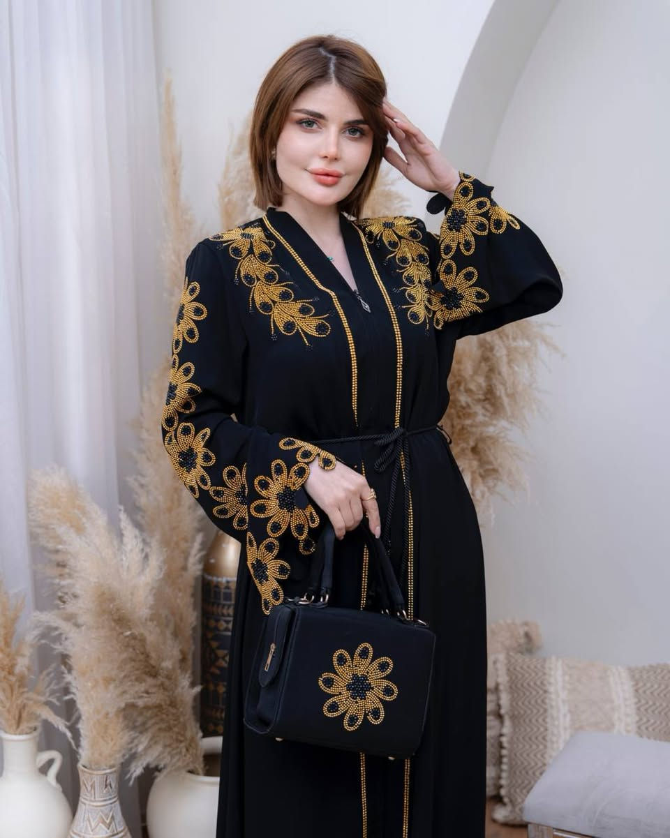 #جديدنـا عباية خليجية🦋 

🪄الشغل ستراس الاصلي 💯
✨القماش حرير أمارتي الأصلي 💯
🎗️مڪون من 5️⃣ قطع
⤶العباية
⤶شال
⤶بنطرون
⤶احزام
⤶حقيبة 👜 

🎗️من وزن 60 الى وزن 110

←أسود
←ذهبي
←فضي


**إذا كنت صاحب هذا الإعلان وتريد حذفه لأي سبب، رجاءا أرسل رسالة إلى الدعم الفني**