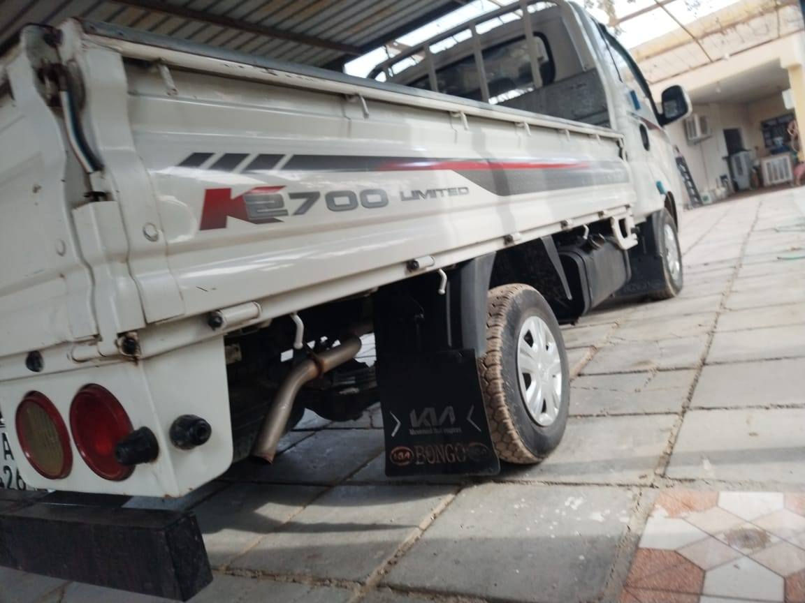 السلام عليكم
للبيع كيا  2700 
مديل 2017 شكل ل 18 
رقم واسط بأسمي تحويل مباشر 
هزه قبل سبوع جددتها 
تخم تاير جديد صدر كله جديد 
السياره مناقصها برغي 
السونار مرفق بل منشور 
السعر 120 وبيها مجال 
العنوان بسمايه قرب سيطرة اللج 
للستفسار ***********
***********
