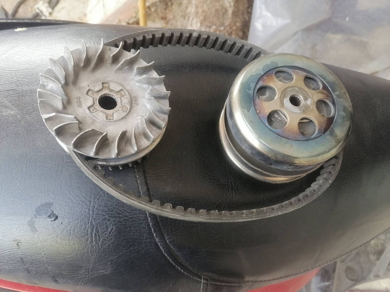 السلام عليكم
عندي غراض ماكس منغولي
كابريتر كلجات خلفي امامي وقايش
صالنصه لحيه كلهن شلع للبيع مكاني بغداد
سعرهن ٤٠ الف كلهن شلع
***********
