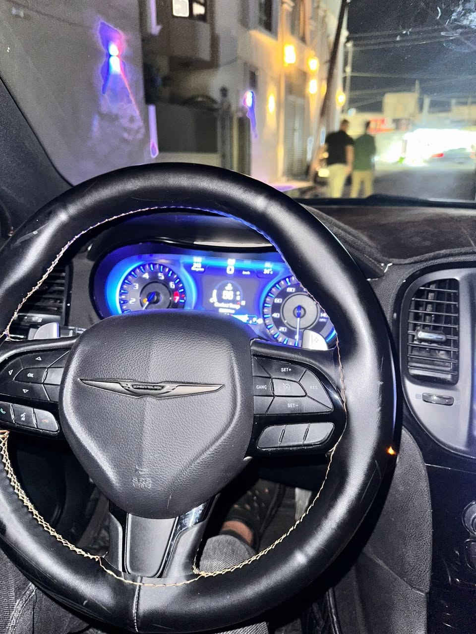 السلام عليكم اوباما كرايسلر فول 1٪1 بس فتح ما بيه ال سياره كلشي مابيه كلش حلو بل واقع رقم السياره أنبار تحويل مباشر فول  صور الحادث بل منشور وتعديل على بادر فقط بس محتاج فلوس واريد أبيعه موديل 17معلايه 23 
السعر 230 وبيه مجال 
رقم***********
رقم***********
