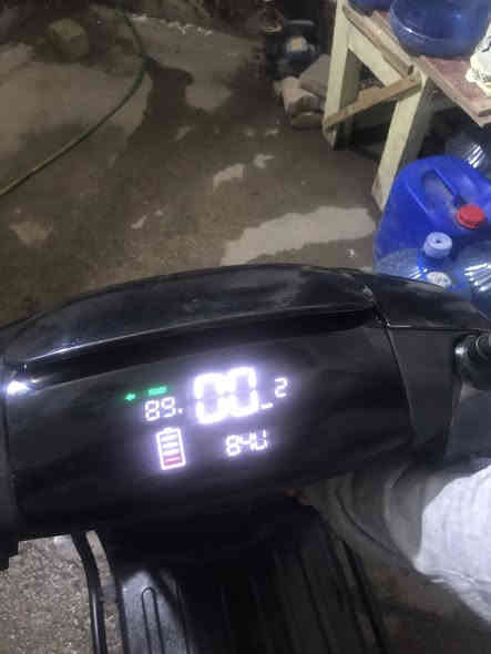 سلام عليكم 
دراجه شحن نوع سكنز
كلشي شغال ما بيهه اي نقص 
سرعه ١٠٠حقيقيه ٧٠ 
تمشيك ٤٠ الى ٥٠ كيلو مجربه تحت تطبيق ويز 
يجي وياهه درع حديد حمايه 
مع جنطه تنحط عله دراجه هديه 
سعر 550 الف بيه مجال للطيبين 
رقم ***********  واتساب فقط
