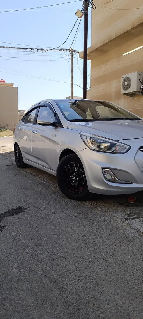 السلام عليكم
اكسنت 2015     مكينه 1400
رقم بغداد باسمي
بيها قطعتين صبغ جاملغات خلفيه والدواسات صبغ
اي نقص مابيها من صدر وتبريد وتخم تاير
بيها تخم ويل كب
كامره شاشه
تحكمات جهتين
اشاير بالمري
حساسات

مكاني بغداد الحريه

***********
