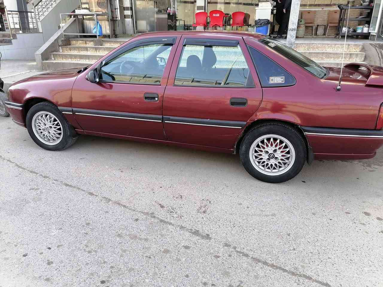 اوبل فكترا حجم 16 موديل 92 كابون بنزين بيها  هزة جديدة سنوية بأسمي لي 29 مصبوغة جمالية بدون حادث او ضرر صدر امامي خلفي جديد ويل اصلي مال شركة فتحة سلايت تايرات جدد مال بيت ماتصرف عليها ربع سعرها 44 وبيها مجال مكاني موصل
***********
