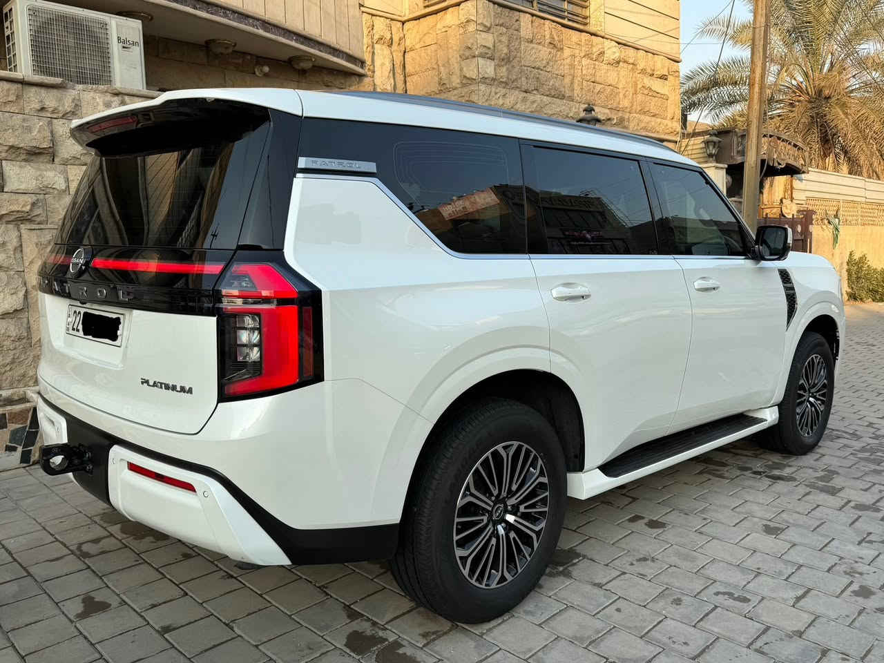 السلام عليكم
للبيع نيسان باترول 2025  ضمان شركه السور فئه بلاتينيوم اعلى فئه محرك 3.8 تنفس طبيعي ماشيه 3 الف اخت الزيرو مغلفه bbf بالكامل رقم اربيل بسمي السياره مضلله وبيهه سنويه يالتضليل مواصفات اعلى فئه شنو البالك بيهه كشنات مساج كهرباء تدفئه تبريد كشن خزن ميموري داخل احمر واسود دتاشو مرايه تعتيم وبيه هواي بيهه مواصفات السياره غنيه عن التعريف وراقيه بمعنى الكلمه للستفسار الاتصال *********** مكاني بغداد الجديدة حي المعلمين للبيع او الامراوس حسب القناعه
