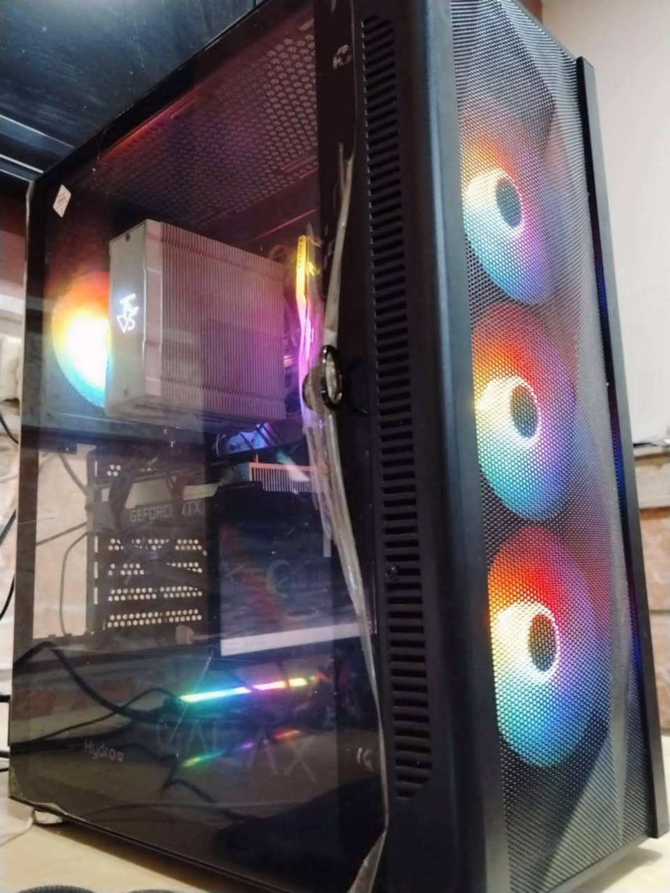 سيت اب pc مواصفات ممتازه و نظافه فول (للمراوس) فقط مع واحد من ذني الاجهزه اهم شي يكون نظيف و بطاريه جيده :
ريد ماجك 11 برو 
هونر ماجك 8 برو 
كلاكسي s25 الترا
شاومي 15 الترا 
----------
المواصفات :-
CPU - CORE I5 12400F 
CPU COOLER RGB غازي لون ابيض
GPU - RTX 3050 8G GALAX
MB - ASUS B760M PLUS 
RAM - 16G 3200 T-FORCE RGB
HARD1 - M.2 NVME 250GB SAMSUNG EVO 970
HARD2 - HDD 1TB TOSHIBA  
CASE - GALAX 4FAN RGB 
-----------
الملحقات :-
الشاشه : GIGABYTE 200HZ FHD IPS 25
الماوس : FANTECH RGB احترافي لون ابيض
الكيبورد : REDRAGON FIZZ RGB لون ابيض 
ماوس باد FANTECH 
----------
مكاني بغداد - الحريه
رقمي ***********
