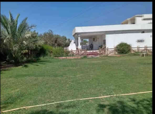 السلام عليكم بيت للبيع المساحه 1000 متر+ 3 غرف +ربعه+مطبخ+صحيات خارجيه+صاله+سيراميك+سقوف +بير بيت جاهز سعر 68 وبي مجال مليون المكان العلم حسين الجريش الاستفسار ***********//***********
