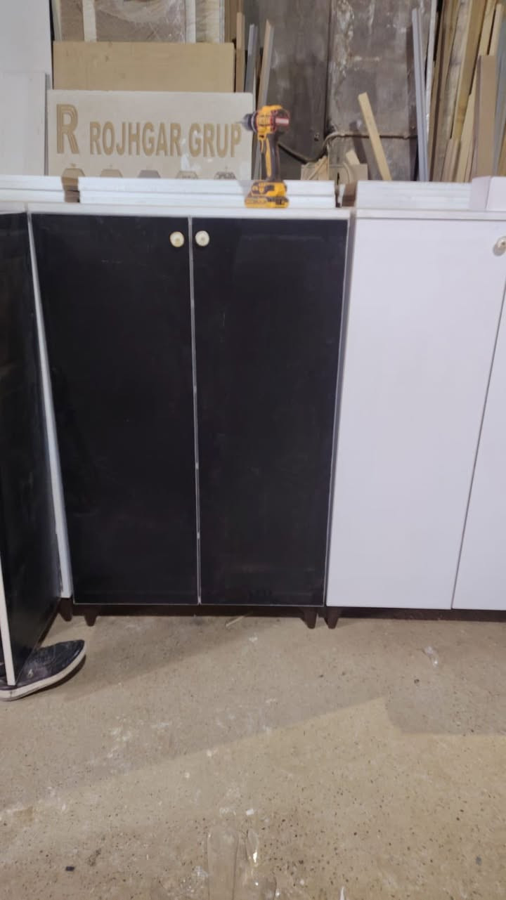 بيوت احذيه لبيع طول ١٣٠عرض٨٠عمق ٣٠ شغل إني دي إيف بسعر 45 يوجد  توصيل ٥تالاف ***********
