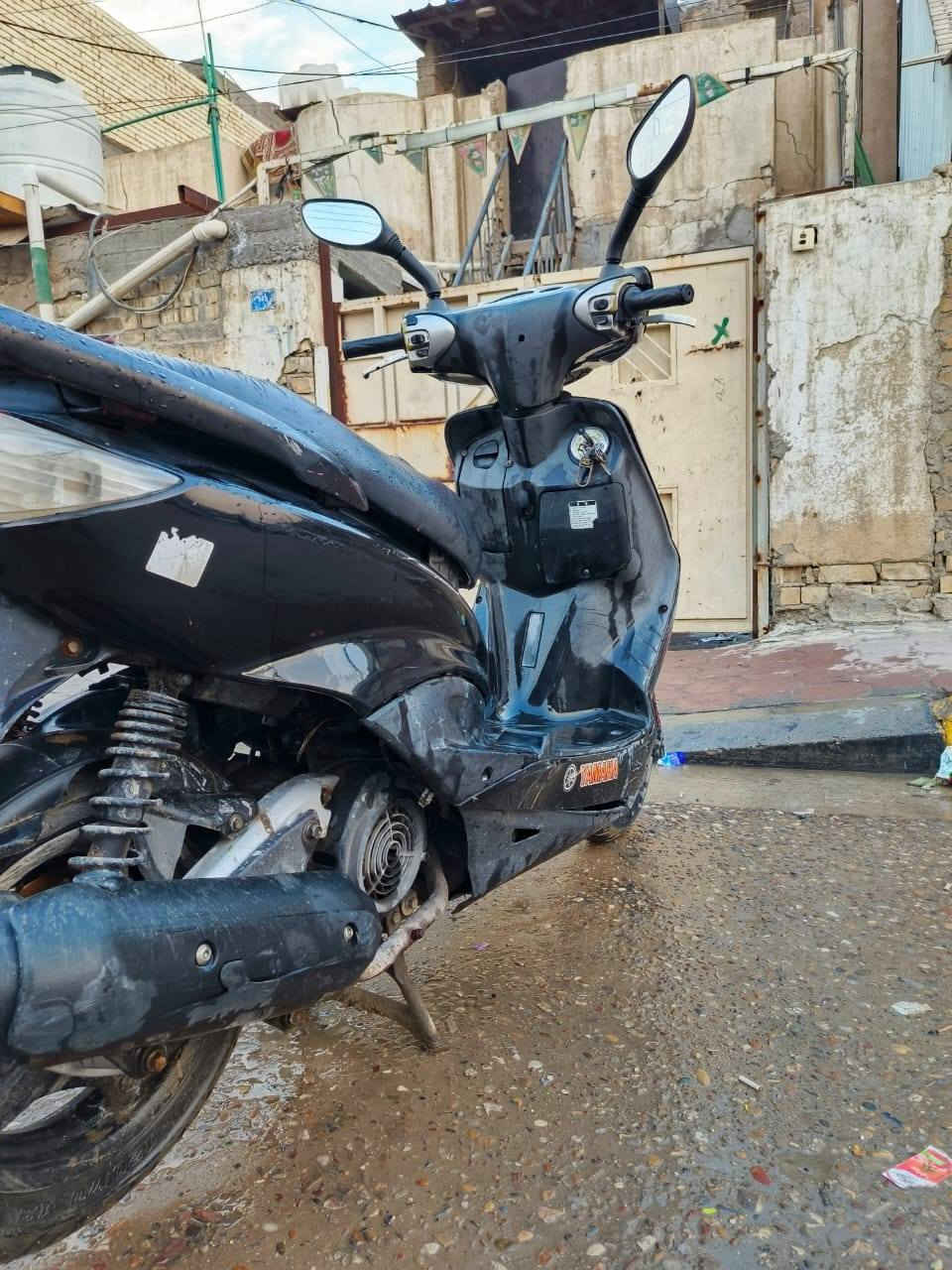 سلام عليكم
دراجه نوع سكنس 140
تجفيت جديد عوزها بس قبق هندر وراجز مال سلف 
بين قوسين ابيع كوم حديد 
السعر 250 الف وبيها مجال قليل 
الاتصال *********** 
مكاني بغداد العبيدي
