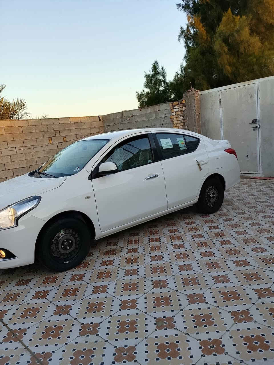 السلام عليكم صني 23 مقفوله كفاله عامه لا تبديل ولا صبغ سياره جديده مال شي 50 رقم مثنى داور ثاني يوم حلوه سياره جديده جاهزه من كل شيء مكانها السماوه الرميثه رقم التلفون***********
