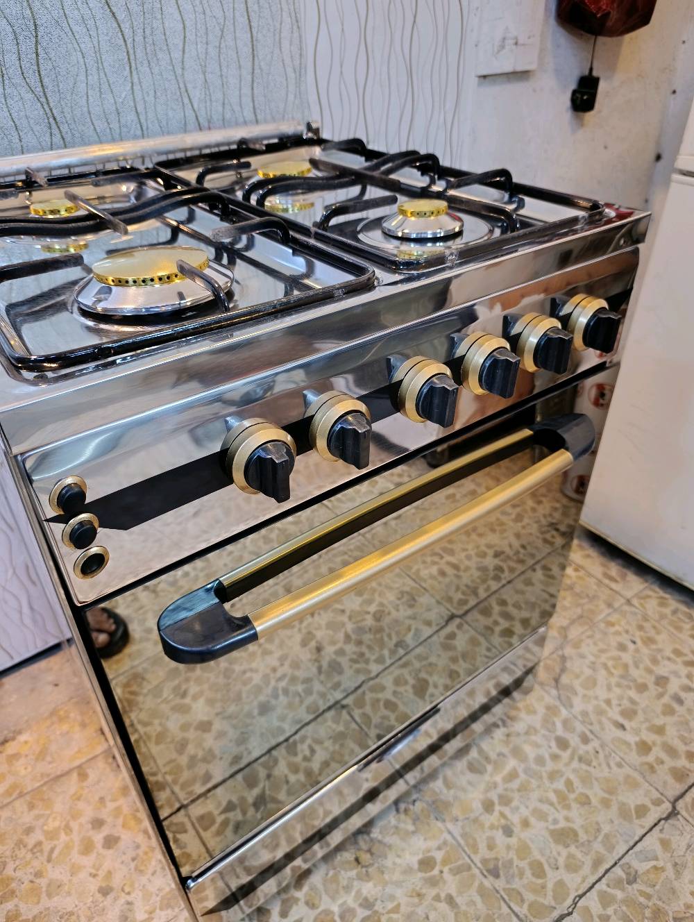 طباخ فريش الباب الاول المصري طباخ اخو الجديد افران منفصله يشتغل فوك وجوه بنفس الوقت او طفي واحد وشغل واحد حسب رغبه نضام بوري العنوان بغداد الامين شارع الصيدليه النضاميه قرب افران سلام ***********