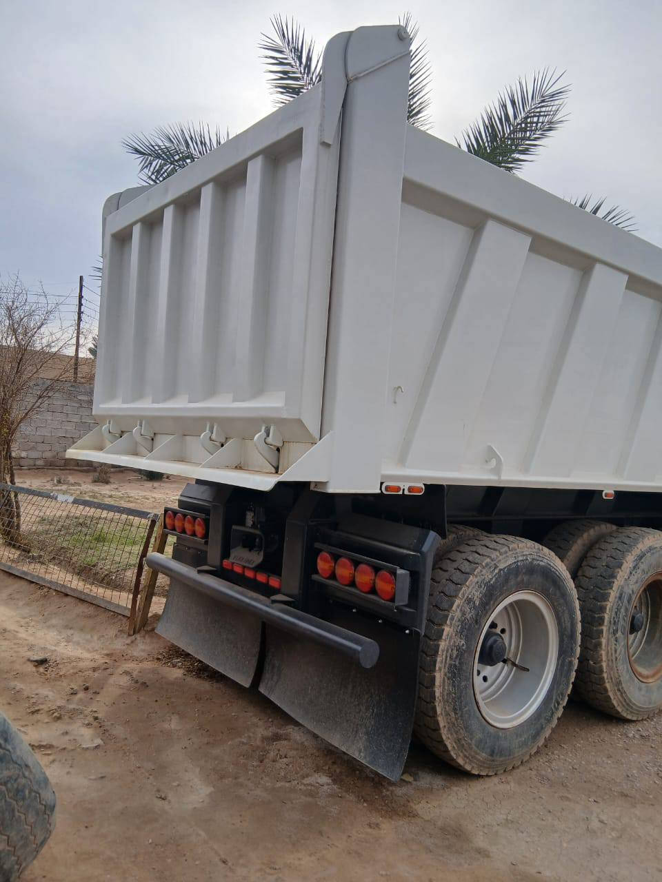 للبيع عربانة مايلر الطول ٧ وعشرة
تخم تاير دنكير 16 شاصي 14 
***********
