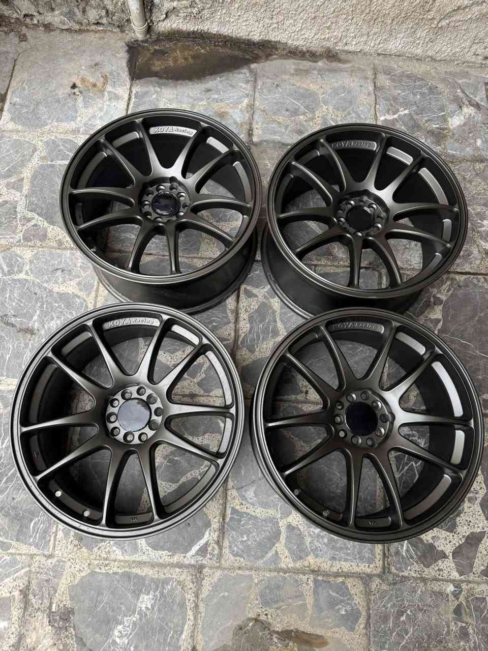 السلام عليكم 

تخم ويل Koya Racing مقاس 18
اصلي 
 لون برونزي 

مكاني بغداد شارع فلسطين 
توصيل موجود
***********
***********
