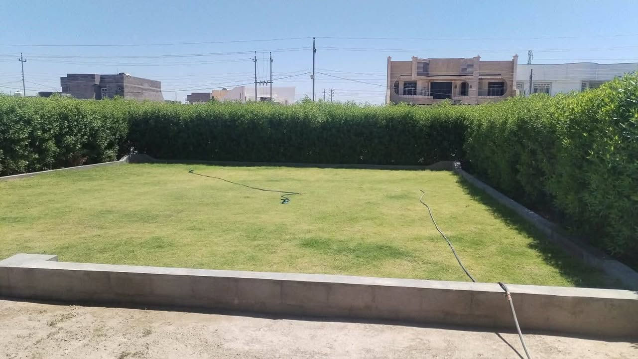 دار للبيع
​سند طابو صرف.
​تحويل مباشر 
​📍 الموقع 
​المنطقة: الـ 5000.
​المساحة: 300 متر مربع.
​الشارع: بعرض 12 متر ويقع مباشرة أمام حديقة.
​الخدمات: منطقة مخدومة بالكامل (تبليط، ماء، كهرباء).
​🧱 مواصفات البناء والتصميم الداخلي:
​البناء طابوق بالكامل ونظام (قاطين).
​يحتوي على 4 غرف نوم.
​صالة داخلية + غرفة استقبال
​مطبخ مريح.
​خدمات (داخلية وخارجية).
​📞 للتواصل والاستفسار عن السعر أو المعاينة:

              ( *********** )
