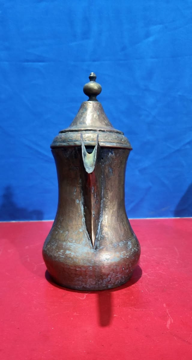 السلام عليكم
دله بغداديه نحاس احمر قديم بدون ختم ارتفاع 30 سم فيها ضرر بسيط قرب المصب موضح بالصور السعر 100 الف نهائي مكاني بغداد


**إذا كنت صاحب هذا الإعلان وتريد حذفه لأي سبب، رجاءا أرسل رسالة إلى الدعم الفني**