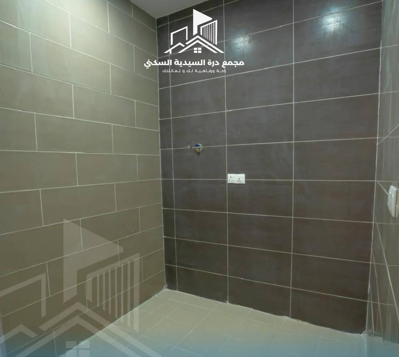 🏢 شقة للبيع – بغداد / السيدية
📍 العنوان: السيدية – مجمع درة السيدية - قرب جامع شاكر عبود 
🔹 مساحة الشقة: 142 م²
🔹 الطابق: الثاني
🛏 التفاصيل:
3 غرف نوم
صالة
هول
مطبخ
مخزن
حمام
💰 التفاصيل المالية:
السعر الكلي للشقة: 260 مليون دينار
المدفوع: 135 مليون
المتبقي: 125 مليون
📌 المتبقي يمكن:
تسديده أقساط شهرية عن طريق المبادرة
أو دفعه كامل مرة واحدة
السند يعطى بعد الاستلام 

الاستلام رح يكون هل شهرين مابقي بس اشياء بسيطة بالشقة حتى تكمل تكدر تستلم مفتاح حاليا بس التسيكن تحتاج تنتظر شهرين او ثلاث اشهر

📞 للاستفسار والتواصل: خاص او على الرقم ***********
