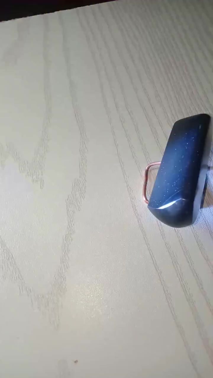 حجج طبيعي اسود بالكامل به ابر براقه ظاهره بالتصوير ثقيل بالنسبه لحجمه معتم سلاسي الشكل ينجذب للمغناطيس بصيط موصل كهرباء بصيط يعكس الضوء بلون مختلف


**إذا كنت صاحب هذا الإعلان وتريد حذفه لأي سبب، رجاءا أرسل رسالة إلى الدعم الفني**