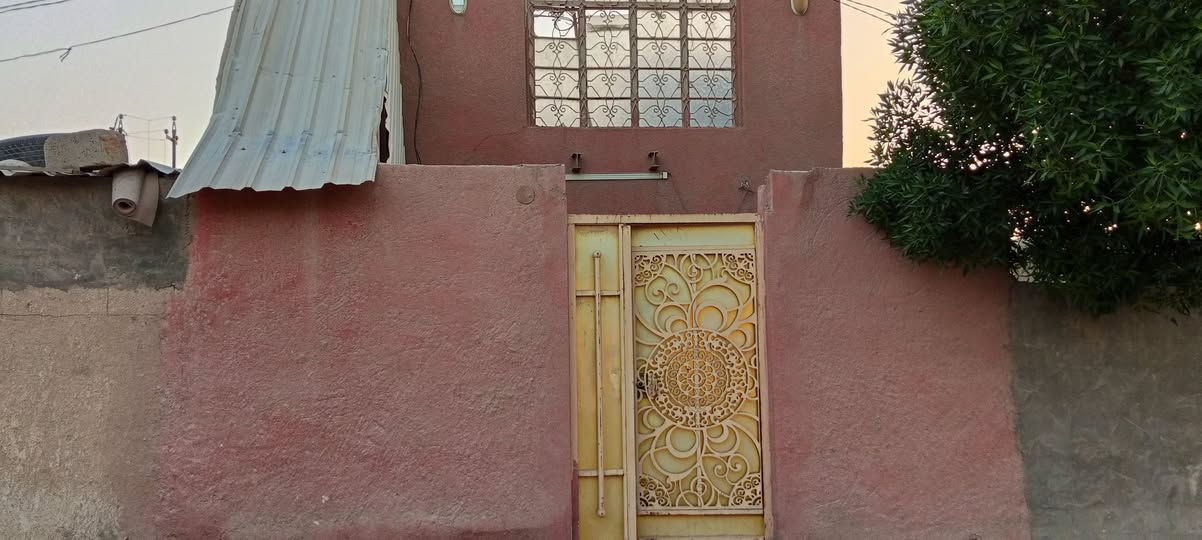 السلام عليكم بيت للبيع عقد زراعي سند 25 مرقم بالبلديه 
مساحته 60 متر للعائلة الصغيرة 
غرفه وصاله ومطبخ وصحيات 
قريب على شارع نجف ابو صخير 
العنوان المناذرة .. حي رمضان خلف سايلو الحبوب عمود 83
ما ينباع اقصاد ولا تكلي راوسني بسياره او عرصة 
الشغل واضح كدامك مو تجي وتقطع سعل وتعلكني 
وتكلي ما اشتري  النشر بسبب الوعود الكاذبة 
اي استفسار ادخل خاص


**إذا كنت صاحب هذا الإعلان وتريد حذفه لأي سبب، رجاءا أرسل رسالة إلى الدعم الفني**