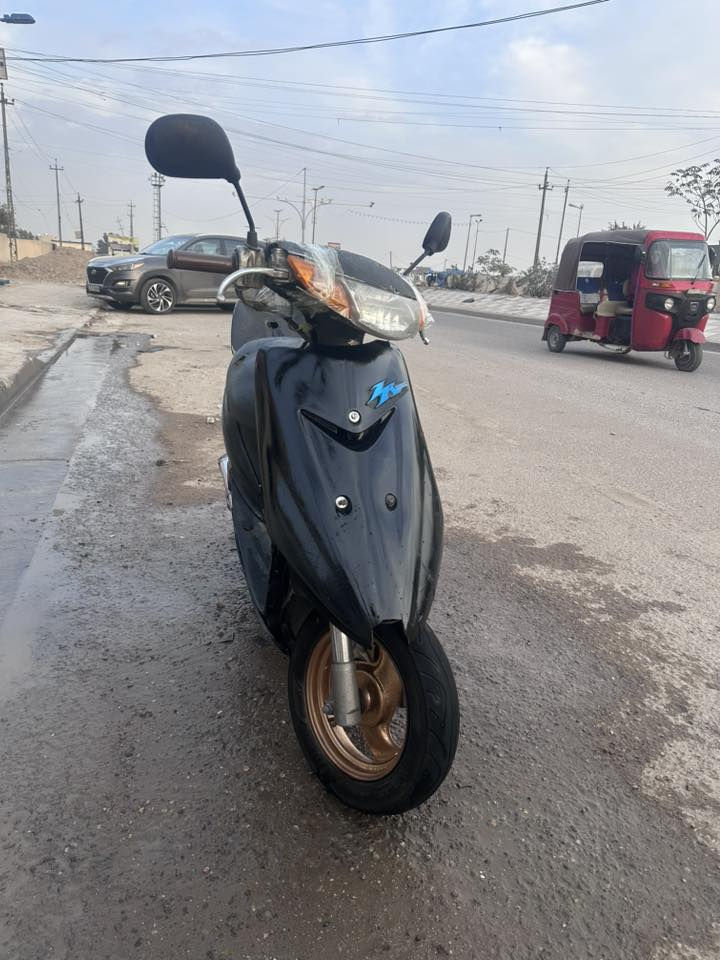 السلام عليكم للبيع يامها عصفوريه سبايزر مجنح الدراجه نكره سلف ولايت امامي لايت خلفي عقل رياضي صالنصه بطح رياضي سل ستيل اصلي دبل قزم رياضي ستيل مرايات اصليه يامها دبل خلفي رياضي كابريتر جديد اويل بم شغال سعر 200بيها مجال  مكاني بغداد البياع تقاطع درويش رقم ***********
