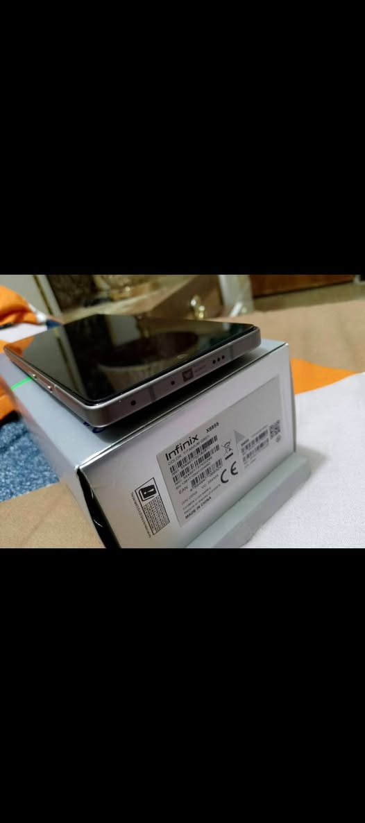 السلام عليكم 
للبيع جهاز Infinix NOTE 50 Pro
الذاكرة 256
البطاريه 5200
شاركت 90واط
لاسلكي 30واط
محاكي مقلد 4 أصوات (بنت / رجل كبير / شاب / امراه ) 
فحص نبض القلب + الأوكسجين 
ميزه Vpn دولي مفتوح مجاناً
محطه نقل ذكيه 
جهاز جديد مستخدم قليل 
كارتونه شاحنه سماعه كفر واير لس
***********
***********
عنواني كوت داموك
250 بيه مجال قليل
