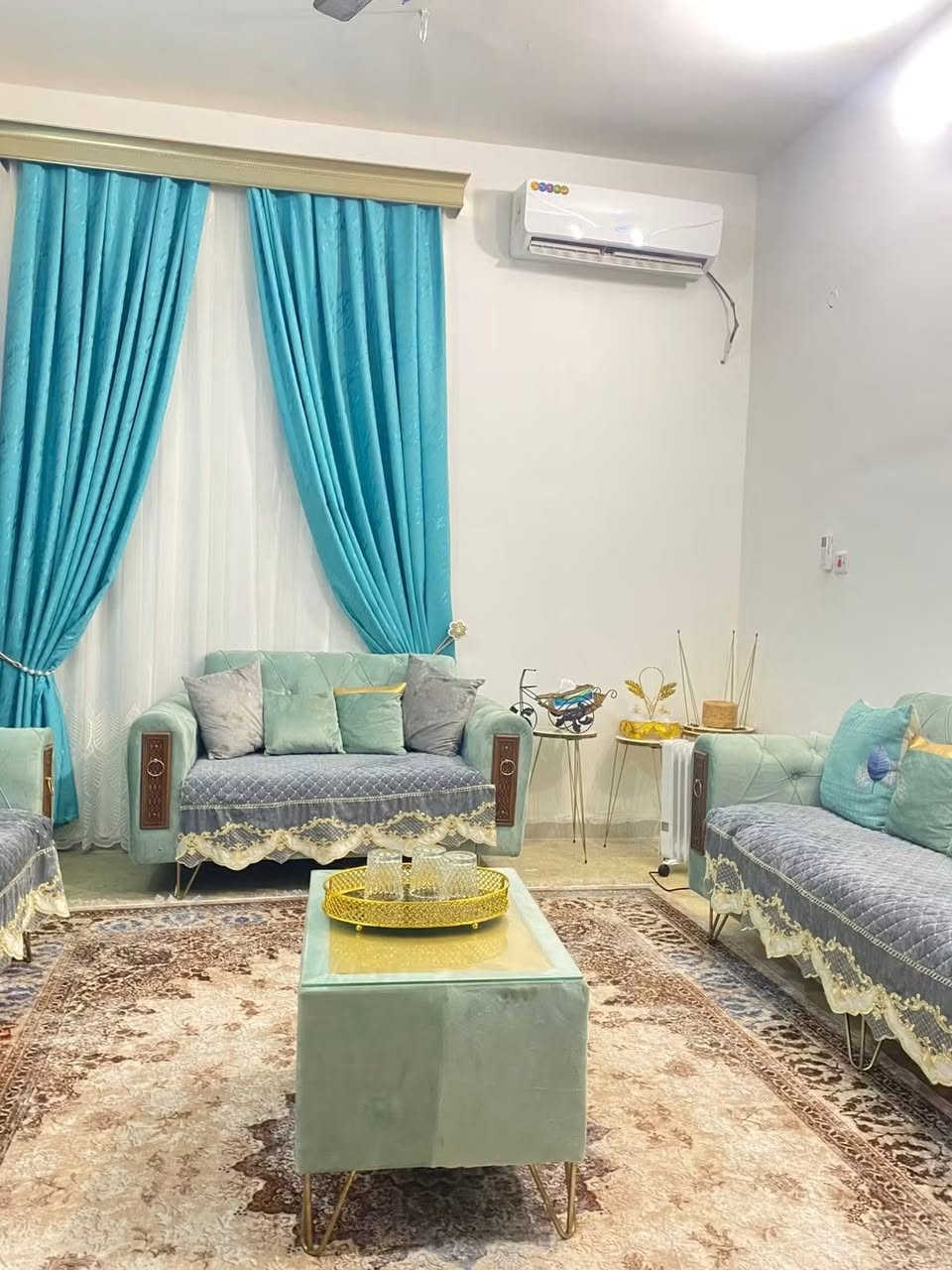 بيت للبيع سند زراعي ٢٥  تسجيل طابو محكمة
كربلاء المقدسة طريق بغداد عمود ٥٤ قرب مطبخ العتبه 
تتوفر كافة الخدمات 
مساحة ١٠٠ الواجهة ٧ونص طابقين 
الارضي يتوفر مطبخ مفتوح ومطبخ حار و استقبال و صالة مفتوحه وغرفة نوم و حمام تواليت غربي و يتوفر ايضا ساحة خارجية و تواليت شرقي 
الطابق الثاني 👈
يتوفر صالة ع درج ويتوفر غرفتين كبار الغرفة الاولى ٧ ونص طول وعرض اربعه والغرفة الثانية ٦ونص طول مع تواليت والعرض ٤ ونص مع بلكونه مفتوحه طول ٦ ونص وعرض ٣ 
🤚
مقابل البيت حديقة خاصة وبصف البيت قطعة متروكه لئن بيها ٣ متر محرم تخص ابو المنطقة 
هاتف ***********
